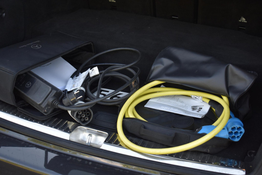 Mercedes-Benz C-Klasse Estate 300 e AMG Ambiance Multibeam Trekhaak Standkachel D.Hoek 360