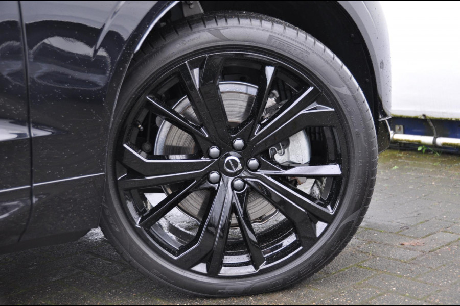 Volvo XC60 T6 350PK Automaat AWD Plus Black Edition 46 KM!/ Trekhaak / Adaptieve cruise control / Panoramadak / Apple carplay / Parkeersensoren met 360 camera / Elektrische achterklep / Elektrische stoelen met geheugen / Stoel en stuurwielverwarming / 21” velgen