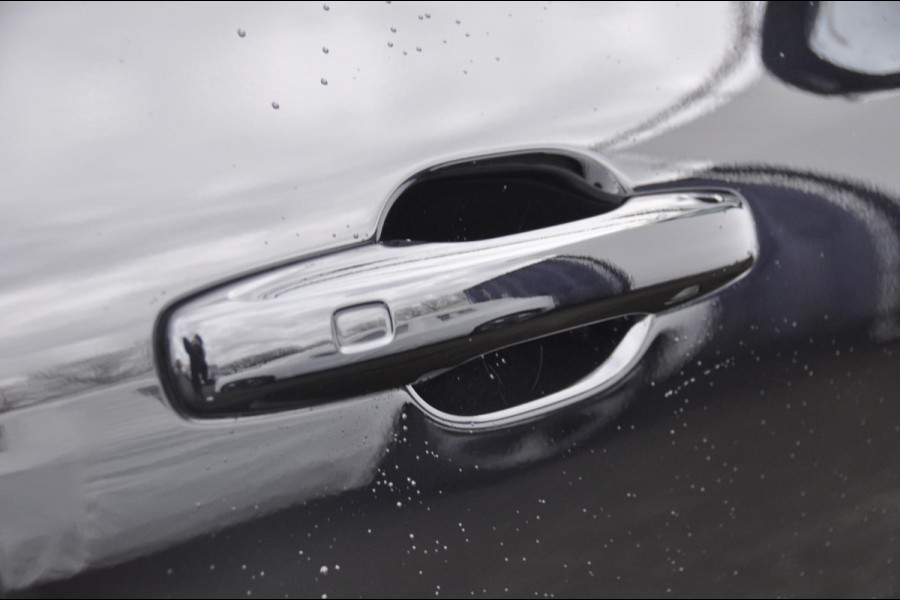 Volvo XC60 T6 350PK Automaat AWD Plus Black Edition 46 KM!/ Trekhaak / Adaptieve cruise control / Panoramadak / Apple carplay / Parkeersensoren met 360 camera / Elektrische achterklep / Elektrische stoelen met geheugen / Stoel en stuurwielverwarming / 21” velgen
