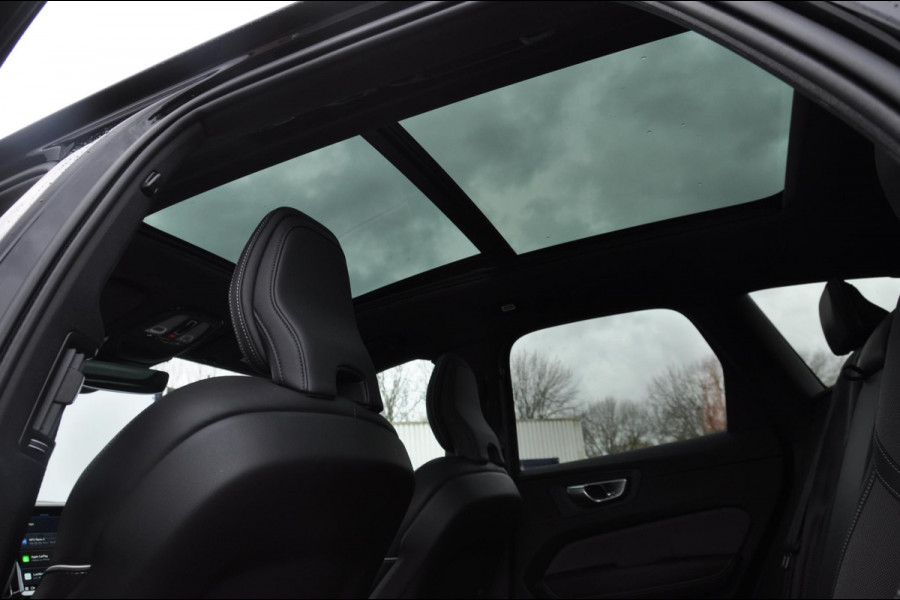 Volvo XC60 T6 350PK Automaat AWD Plus Black Edition 46 KM!/ Trekhaak / Adaptieve cruise control / Panoramadak / Apple carplay / Parkeersensoren met 360 camera / Elektrische achterklep / Elektrische stoelen met geheugen / Stoel en stuurwielverwarming / 21” velgen