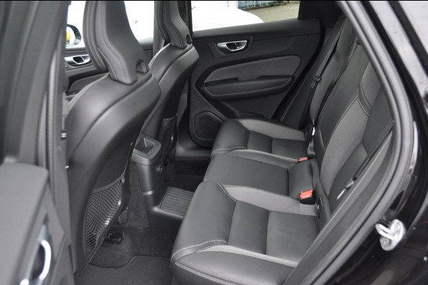 Volvo XC60 T6 350PK Automaat AWD Plus Black Edition 46 KM!/ Trekhaak / Adaptieve cruise control / Panoramadak / Apple carplay / Parkeersensoren met 360 camera / Elektrische achterklep / Elektrische stoelen met geheugen / Stoel en stuurwielverwarming / 21” velgen