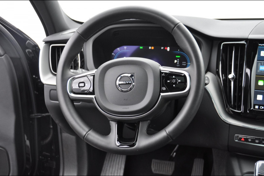 Volvo XC60 T6 350PK Automaat AWD Plus Black Edition 46 KM!/ Trekhaak / Adaptieve cruise control / Panoramadak / Apple carplay / Parkeersensoren met 360 camera / Elektrische achterklep / Elektrische stoelen met geheugen / Stoel en stuurwielverwarming / 21” velgen