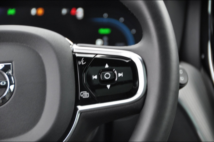Volvo XC60 T6 350PK Automaat AWD Plus Black Edition 46 KM!/ Trekhaak / Adaptieve cruise control / Panoramadak / Apple carplay / Parkeersensoren met 360 camera / Elektrische achterklep / Elektrische stoelen met geheugen / Stoel en stuurwielverwarming / 21” velgen