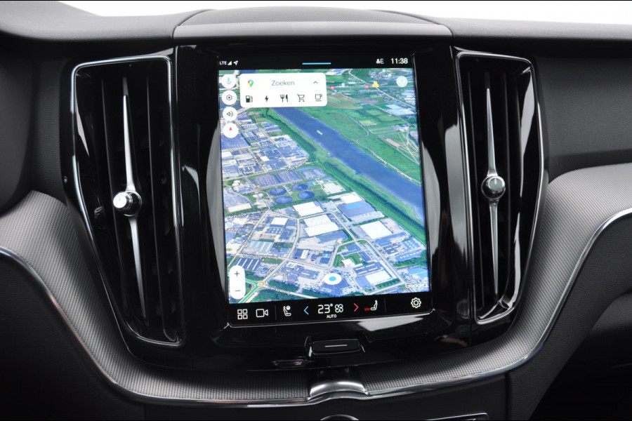 Volvo XC60 T6 350PK Automaat AWD Plus Black Edition 46 KM!/ Trekhaak / Adaptieve cruise control / Panoramadak / Apple carplay / Parkeersensoren met 360 camera / Elektrische achterklep / Elektrische stoelen met geheugen / Stoel en stuurwielverwarming / 21” velgen