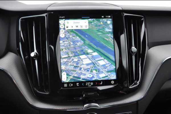 Volvo XC60 T6 350PK Automaat AWD Plus Black Edition 46 KM!/ Trekhaak / Adaptieve cruise control / Panoramadak / Apple carplay / Parkeersensoren met 360 camera / Elektrische achterklep / Elektrische stoelen met geheugen / Stoel en stuurwielverwarming / 21” velgen