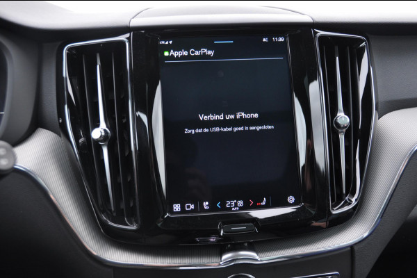 Volvo XC60 T6 350PK Automaat AWD Plus Black Edition 46 KM!/ Trekhaak / Adaptieve cruise control / Panoramadak / Apple carplay / Parkeersensoren met 360 camera / Elektrische achterklep / Elektrische stoelen met geheugen / Stoel en stuurwielverwarming / 21” velgen