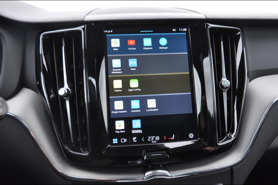 Volvo XC60 T6 350PK Automaat AWD Plus Black Edition 46 KM!/ Trekhaak / Adaptieve cruise control / Panoramadak / Apple carplay / Parkeersensoren met 360 camera / Elektrische achterklep / Elektrische stoelen met geheugen / Stoel en stuurwielverwarming / 21” velgen