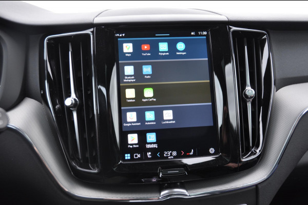Volvo XC60 T6 350PK Automaat AWD Plus Black Edition 46 KM!/ Trekhaak / Adaptieve cruise control / Panoramadak / Apple carplay / Parkeersensoren met 360 camera / Elektrische achterklep / Elektrische stoelen met geheugen / Stoel en stuurwielverwarming / 21” velgen