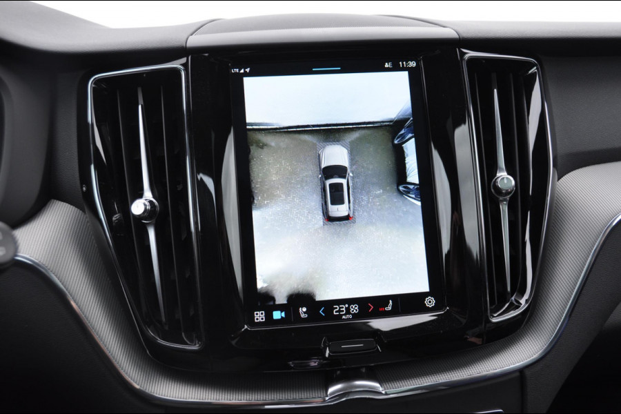 Volvo XC60 T6 350PK Automaat AWD Plus Black Edition 46 KM!/ Trekhaak / Adaptieve cruise control / Panoramadak / Apple carplay / Parkeersensoren met 360 camera / Elektrische achterklep / Elektrische stoelen met geheugen / Stoel en stuurwielverwarming / 21” velgen