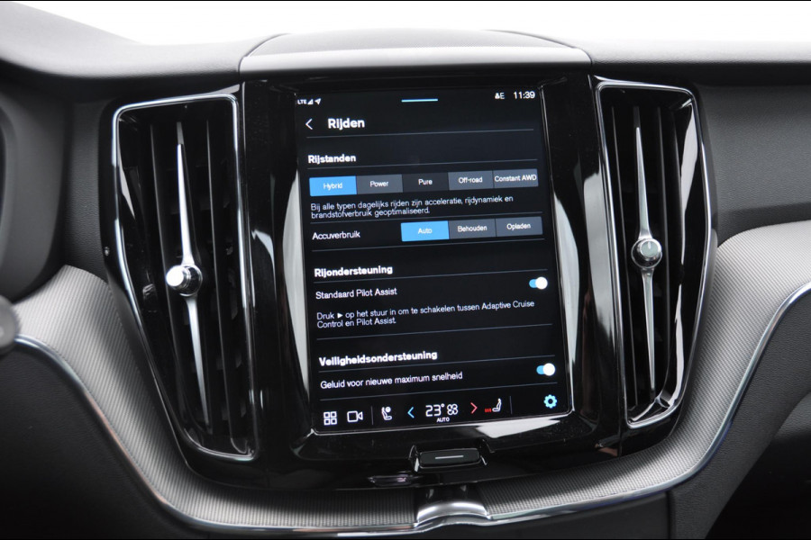 Volvo XC60 T6 350PK Automaat AWD Plus Black Edition 46 KM!/ Trekhaak / Adaptieve cruise control / Panoramadak / Apple carplay / Parkeersensoren met 360 camera / Elektrische achterklep / Elektrische stoelen met geheugen / Stoel en stuurwielverwarming / 21” velgen
