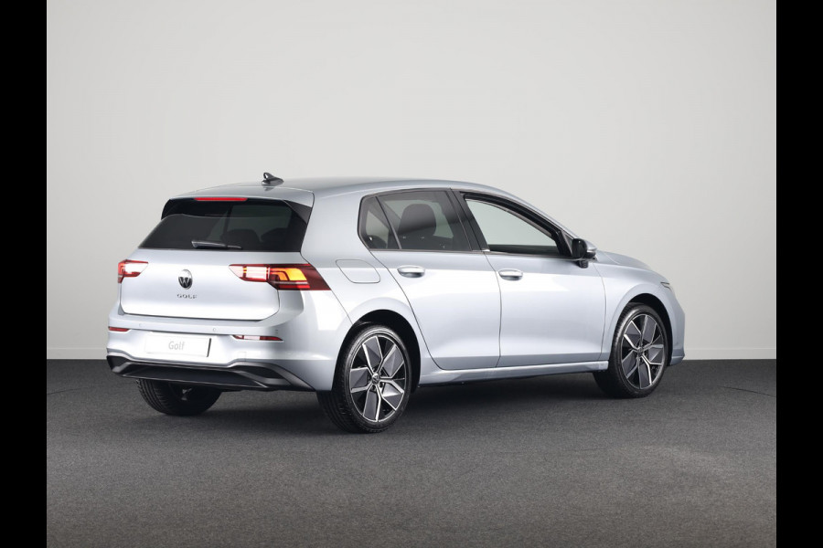 Volkswagen Golf Oranje Edition 1.5 TSI 85 kW / 116 pk Hatchback 6 versn. Hand | Apple Carplay & Android Auto| Camera | Stoel & Stuurverwarming | Led |