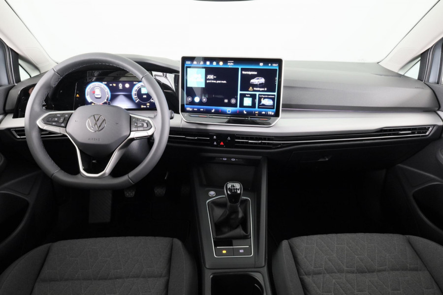 Volkswagen Golf Oranje Edition 1.5 TSI 85 kW / 116 pk Hatchback 6 versn. Hand | Apple Carplay & Android Auto| Camera | Stoel & Stuurverwarming | Led |