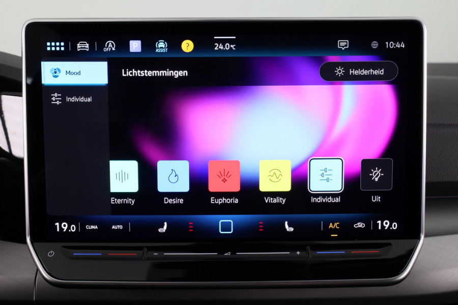Volkswagen Golf Oranje Edition 1.5 TSI 85 kW / 116 pk Hatchback 6 versn. Hand | Apple Carplay & Android Auto| Camera | Stoel & Stuurverwarming | Led |
