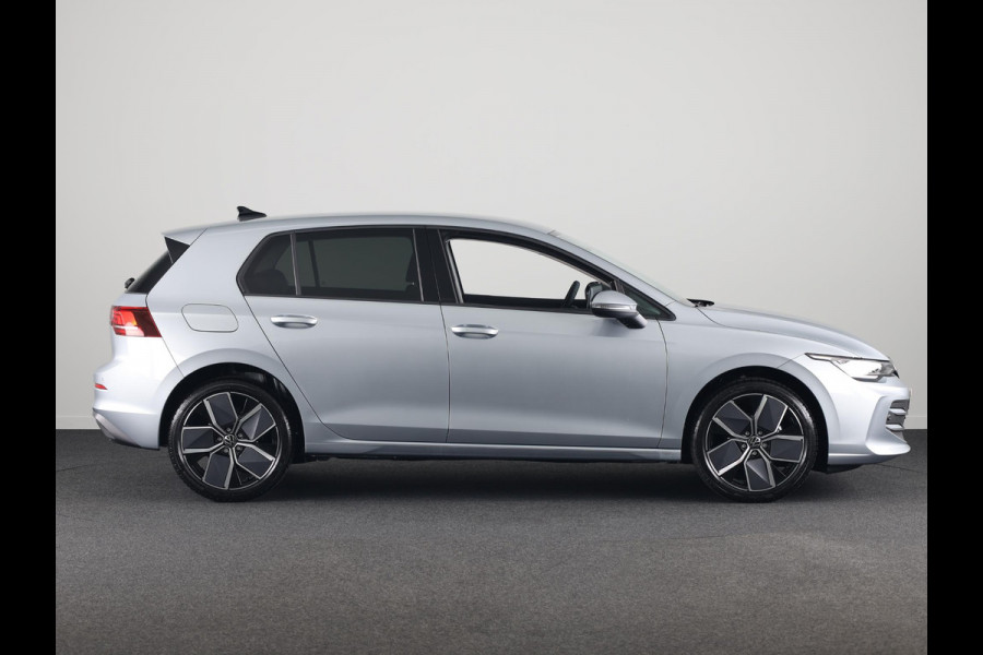 Volkswagen Golf Oranje Edition 1.5 TSI 85 kW / 116 pk Hatchback 6 versn. Hand | Apple Carplay & Android Auto| Camera | Stoel & Stuurverwarming | Led |