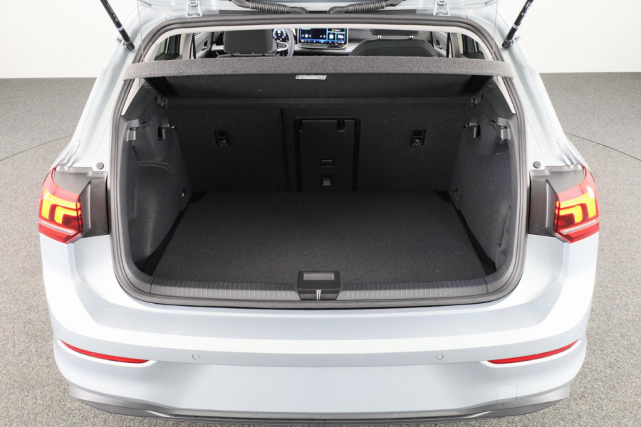 Volkswagen Golf Oranje Edition 1.5 TSI 85 kW / 116 pk Hatchback 6 versn. Hand | Apple Carplay & Android Auto| Camera | Stoel & Stuurverwarming | Led |
