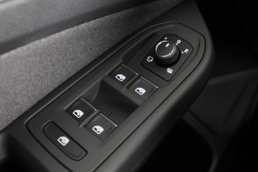 Volkswagen Golf Oranje Edition 1.5 TSI 85 kW / 116 pk Hatchback 6 versn. Hand | Apple Carplay & Android Auto| Camera | Stoel & Stuurverwarming | Led |
