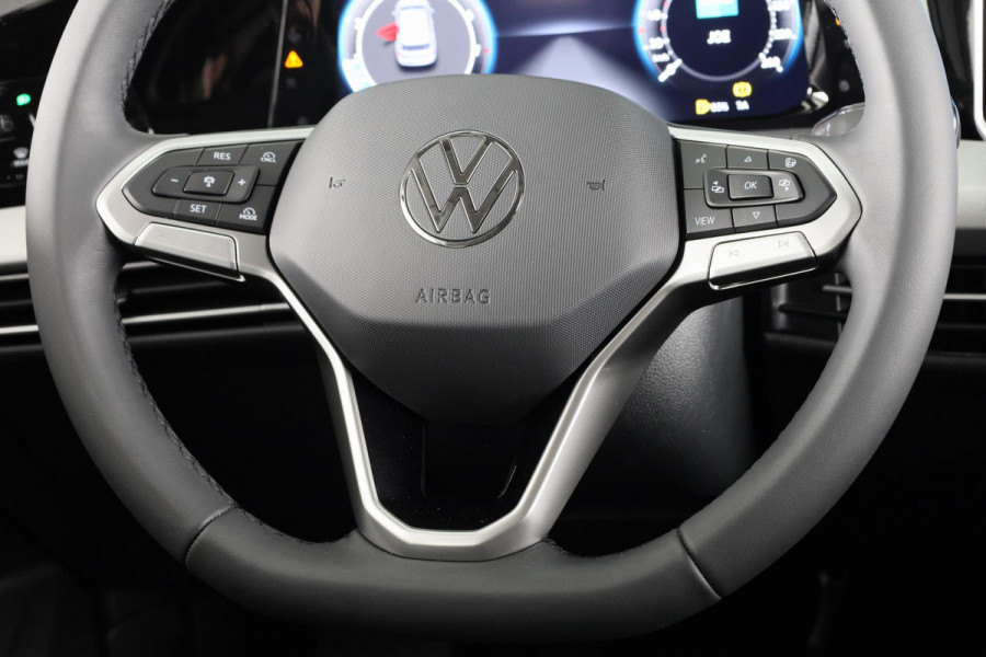 Volkswagen Golf Oranje Edition 1.5 TSI 85 kW / 116 pk Hatchback 6 versn. Hand | Apple Carplay & Android Auto| Camera | Stoel & Stuurverwarming | Led |
