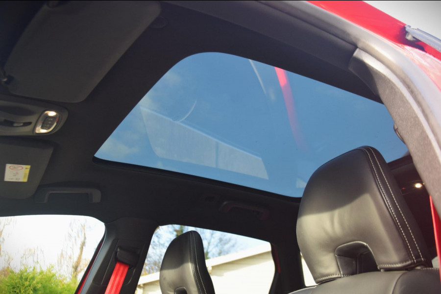 Volvo V40 2.0 D3 R Design Business Sport / Panoramadak / Leer / Led koplampen / Stoelverwarming / Camera /