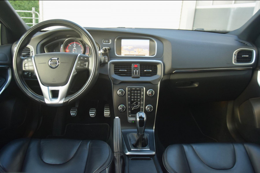Volvo V40 2.0 D3 R Design Business Sport / Panoramadak / Leer / Led koplampen / Stoelverwarming / Camera /