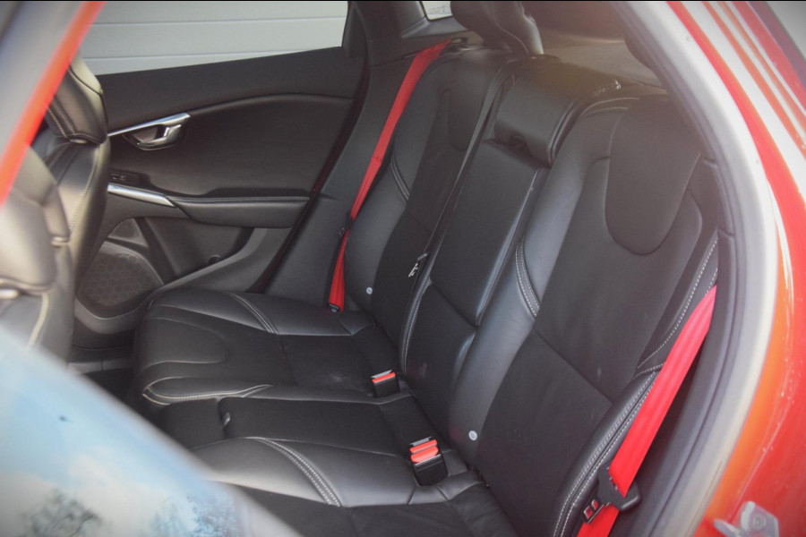 Volvo V40 2.0 D3 R Design Business Sport / Panoramadak / Leer / Led koplampen / Stoelverwarming / Camera /