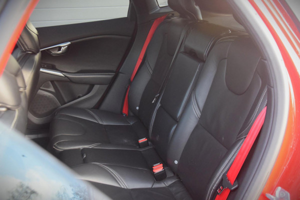 Volvo V40 2.0 D3 R Design Business Sport / Panoramadak / Leer / Led koplampen / Stoelverwarming / Camera /