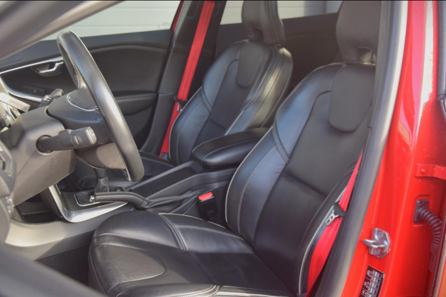 Volvo V40 2.0 D3 R Design Business Sport / Panoramadak / Leer / Led koplampen / Stoelverwarming / Camera /