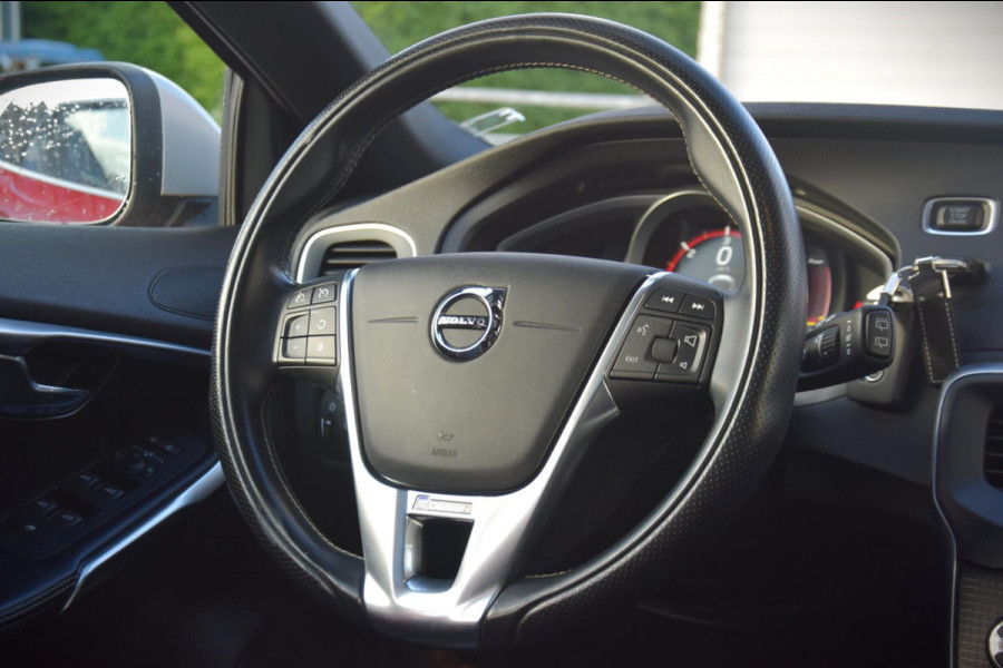 Volvo V40 2.0 D3 R Design Business Sport / Panoramadak / Leer / Led koplampen / Stoelverwarming / Camera /