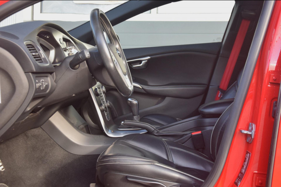 Volvo V40 2.0 D3 R Design Business Sport / Panoramadak / Leer / Led koplampen / Stoelverwarming / Camera /