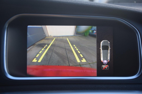 Volvo V40 2.0 D3 R Design Business Sport / Panoramadak / Leer / Led koplampen / Stoelverwarming / Camera /
