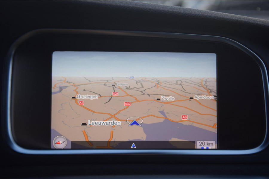 Volvo V40 2.0 D3 R Design Business Sport / Panoramadak / Leer / Led koplampen / Stoelverwarming / Camera /