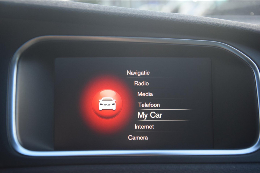 Volvo V40 2.0 D3 R Design Business Sport / Panoramadak / Leer / Led koplampen / Stoelverwarming / Camera /
