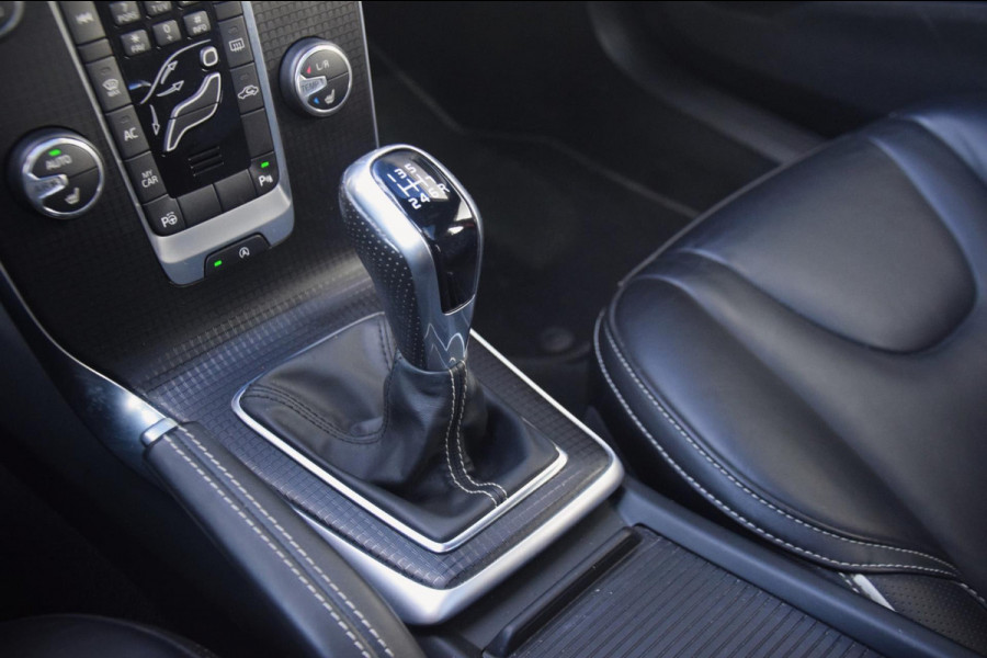 Volvo V40 2.0 D3 R Design Business Sport / Panoramadak / Leer / Led koplampen / Stoelverwarming / Camera /