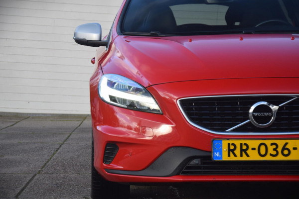 Volvo V40 2.0 D3 R Design Business Sport / Panoramadak / Leer / Led koplampen / Stoelverwarming / Camera /