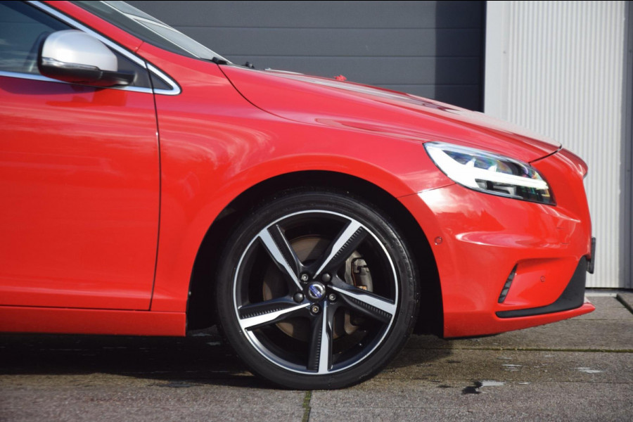Volvo V40 2.0 D3 R Design Business Sport / Panoramadak / Leer / Led koplampen / Stoelverwarming / Camera /