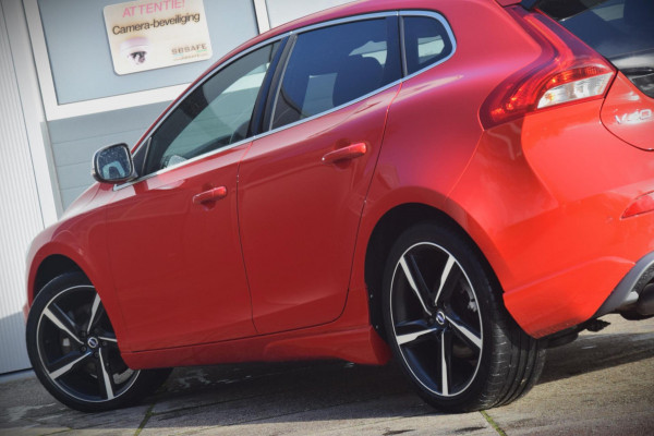 Volvo V40 2.0 D3 R Design Business Sport / Panoramadak / Leer / Led koplampen / Stoelverwarming / Camera /