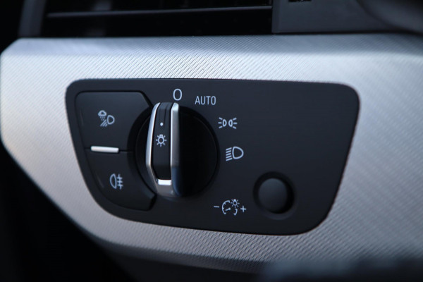 Audi A4 Limousine 35 TFSI Sport / VIRTUAL / DODEHOEK / CAMERA / CARPLAY