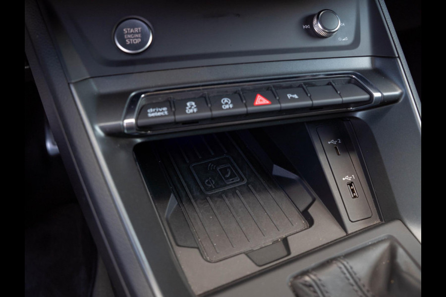 Audi Q3 35 TFSI Pro Line S-line / Keyless / Ambient / CarPlay / Elek stoelen / 20 inch