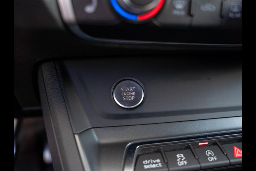 Audi Q3 35 TFSI Pro Line S-line / Keyless / Ambient / CarPlay / Elek stoelen / 20 inch