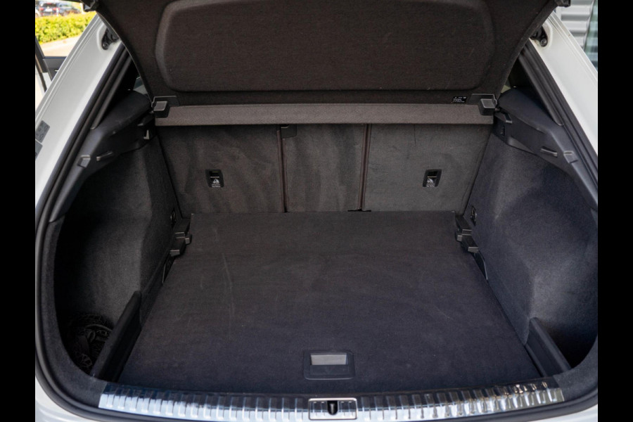 Audi Q3 35 TFSI Pro Line S-line / Keyless / Ambient / CarPlay / Elek stoelen / 20 inch