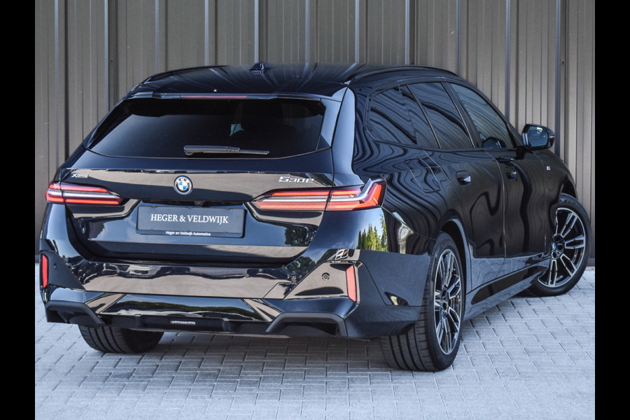 BMW 5 Serie Touring 530e xDrive M Sport | DRIVING ASS. PLUS | HARMAN KARDON | ELEKTR. TREKHAAK | ACHTERUITRIJ CAMERA | AMBIANCE VERLICHTING