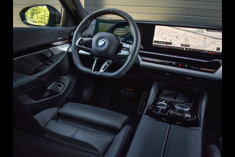 BMW 5 Serie Touring 530e xDrive M Sport | DRIVING ASS. PLUS | HARMAN KARDON | ELEKTR. TREKHAAK | ACHTERUITRIJ CAMERA | AMBIANCE VERLICHTING