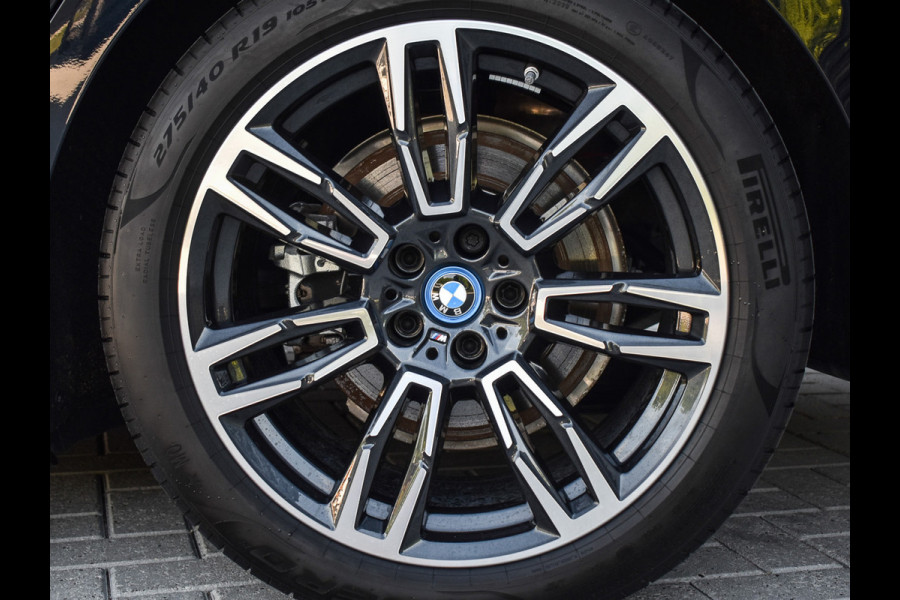 BMW 5 Serie Touring 530e xDrive M Sport | DRIVING ASS. PLUS | HARMAN KARDON | ELEKTR. TREKHAAK | ACHTERUITRIJ CAMERA | AMBIANCE VERLICHTING