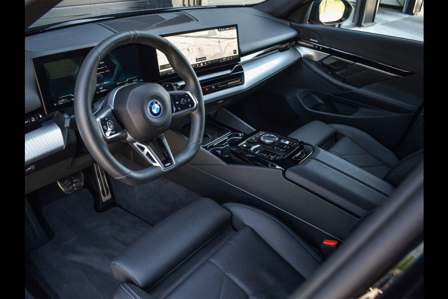 BMW 5 Serie Touring 530e xDrive M Sport | DRIVING ASS. PLUS | HARMAN KARDON | ELEKTR. TREKHAAK | ACHTERUITRIJ CAMERA | AMBIANCE VERLICHTING