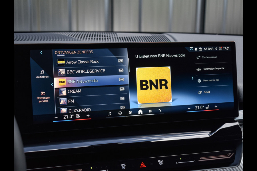 BMW 5 Serie Touring 530e xDrive M Sport | DRIVING ASS. PLUS | HARMAN KARDON | ELEKTR. TREKHAAK | ACHTERUITRIJ CAMERA | AMBIANCE VERLICHTING