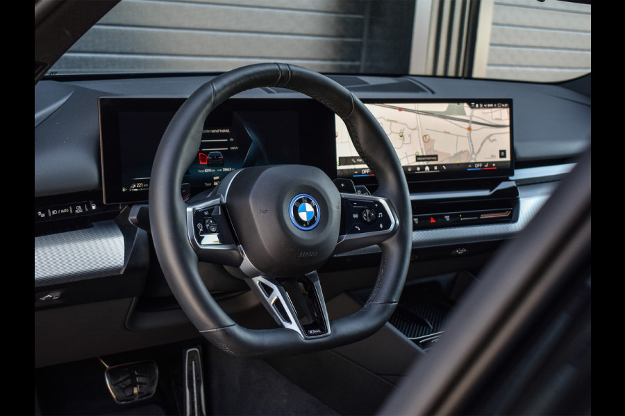 BMW 5 Serie Touring 530e xDrive M Sport | DRIVING ASS. PLUS | HARMAN KARDON | ELEKTR. TREKHAAK | ACHTERUITRIJ CAMERA | AMBIANCE VERLICHTING