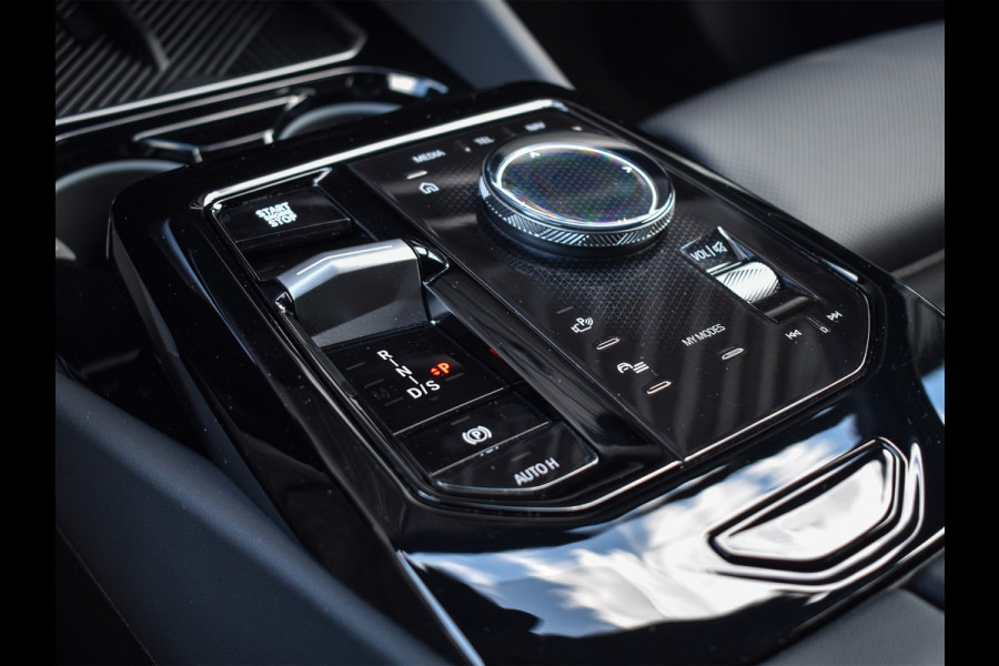 BMW 5 Serie Touring 530e xDrive M Sport | DRIVING ASS. PLUS | HARMAN KARDON | ELEKTR. TREKHAAK | ACHTERUITRIJ CAMERA | AMBIANCE VERLICHTING