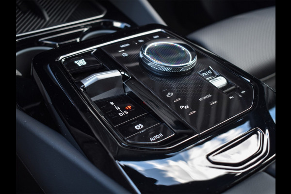 BMW 5 Serie Touring 530e xDrive M Sport | DRIVING ASS. PLUS | HARMAN KARDON | ELEKTR. TREKHAAK | ACHTERUITRIJ CAMERA | AMBIANCE VERLICHTING