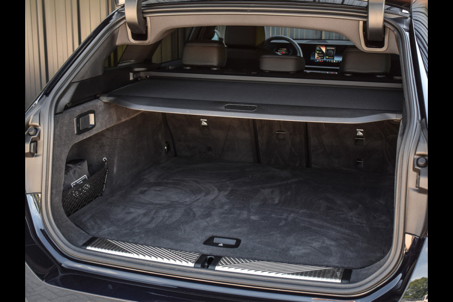 BMW 5 Serie Touring 530e xDrive M Sport | DRIVING ASS. PLUS | HARMAN KARDON | ELEKTR. TREKHAAK | ACHTERUITRIJ CAMERA | AMBIANCE VERLICHTING