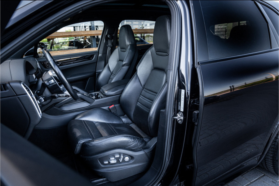 Porsche Cayenne 3.0 E-Hybrid Sport Chrono - NL l Panorama l Trekh. l Memory l Dealer OH