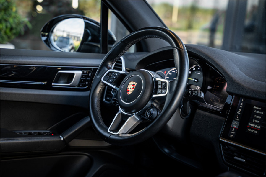 Porsche Cayenne 3.0 E-Hybrid Sport Chrono - NL l Panorama l Trekh. l Memory l Dealer OH